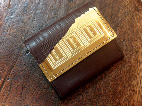 ビターチョコ　革のチョコレート・コインケース（金の包み紙） 1枚目の画像