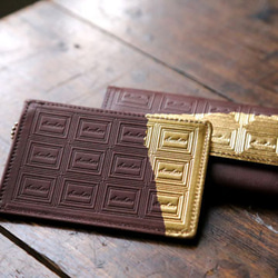 革のチョコレート・パスケース（金の包み紙） 1枚目の画像