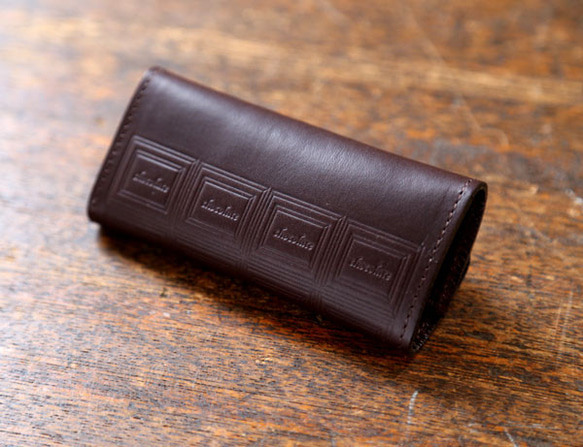 ビターチョコ　革のチョコレート・キーケース（金の包み紙） 3枚目の画像