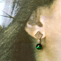 天然石グリーンタイガーアイ・スクエアクロスの耳飾り(ピアス・イヤリング) 2枚目の画像