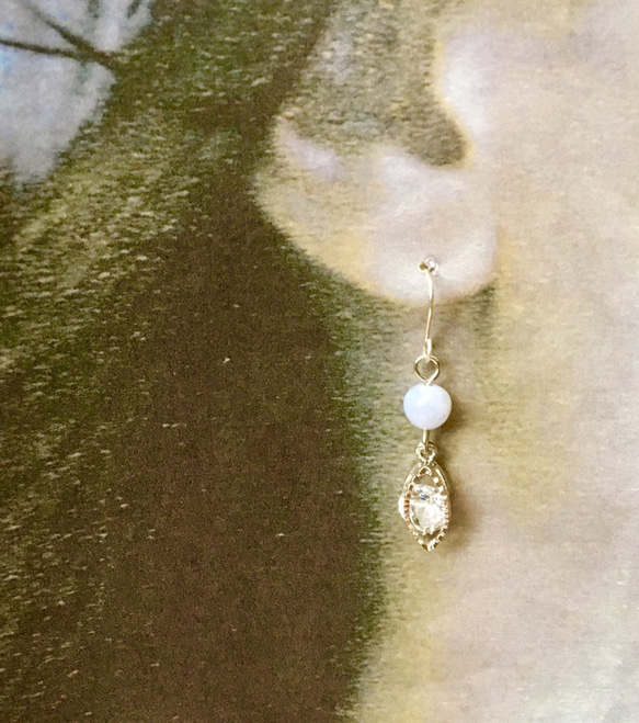 天然石ブルーレースアゲート＊マーキスキュービックジルコニアの耳飾り 2枚目の画像