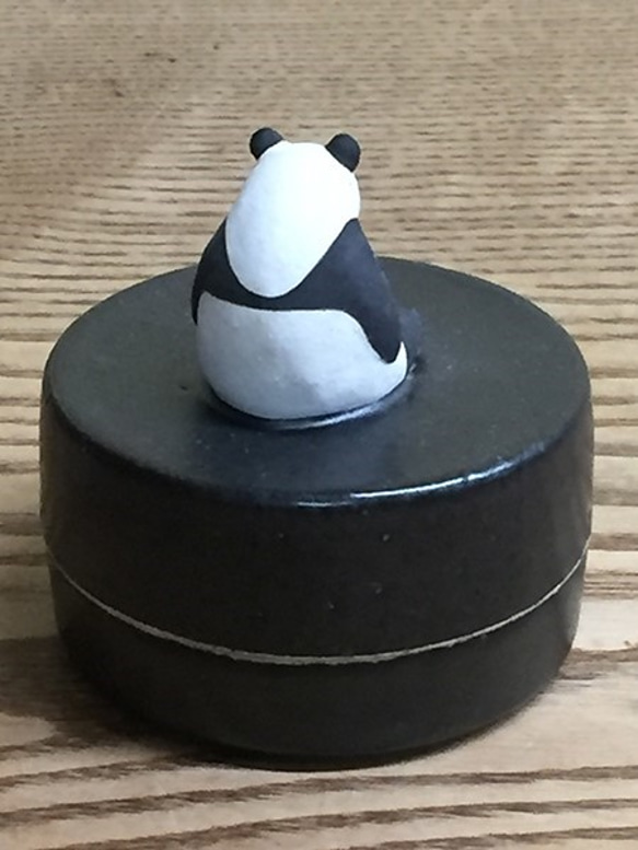 熊貓坐在一起petan小盒子19-1 第2張的照片