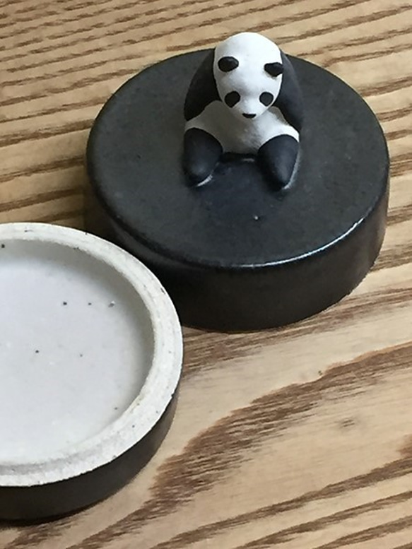熊貓坐在一起petan小盒子19-1 第5張的照片