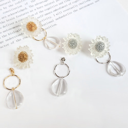 クリアフラワー×クリアドロップの大ぶりピアス/イヤリング 3枚目の画像