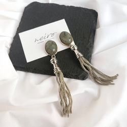 アンティークシルバーのチェーンタッセルピアス/イヤリング 1枚目の画像
