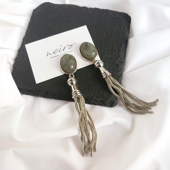 アンティークシルバーのチェーンタッセルピアス/イヤリング 1枚目の画像