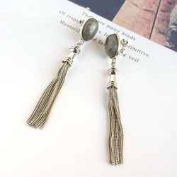 アンティークシルバーのチェーンタッセルピアス/イヤリング 2枚目の画像