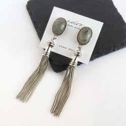 アンティークシルバーのチェーンタッセルピアス/イヤリング 3枚目の画像