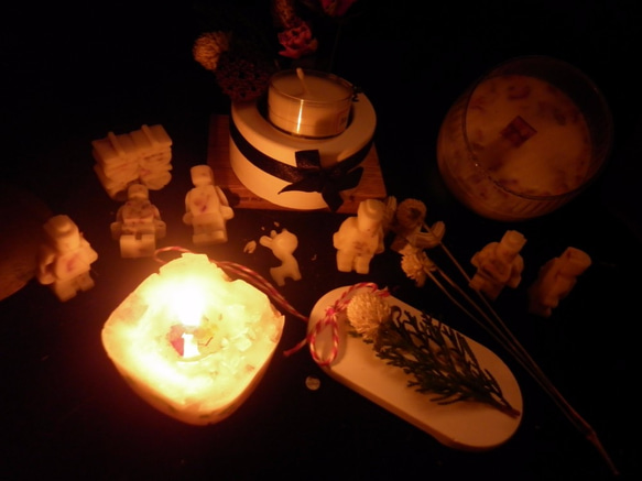 【Miss Jo工藝香氛蠟燭】花透琉璃玫瑰花心聖誕款蠟燭 &香氛杏子小蒼蘭 第4張的照片
