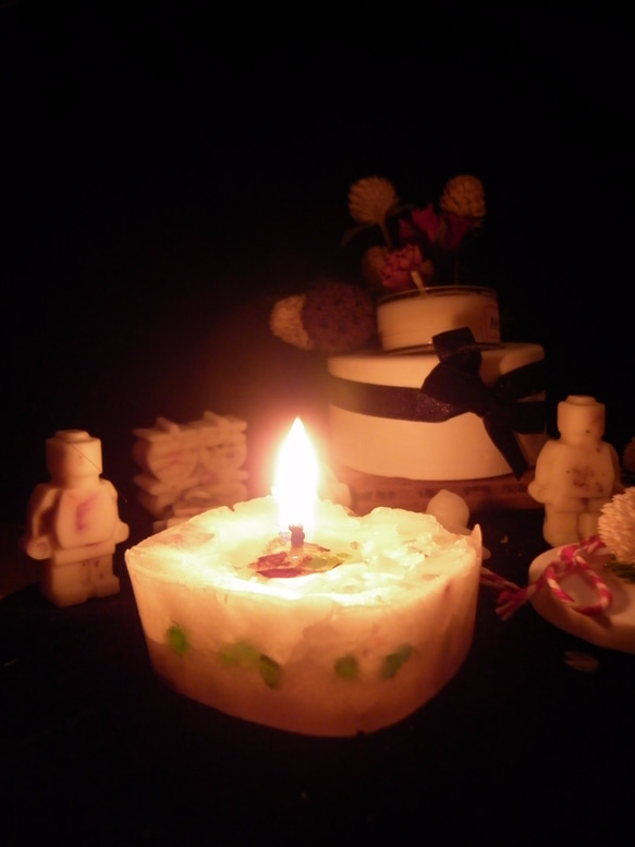 【Miss Jo工藝香氛蠟燭】花透琉璃玫瑰花心聖誕款蠟燭 &香氛杏子小蒼蘭 第9張的照片