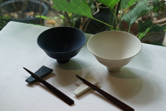 【Creema限定セット販売】【夫婦茶碗＋箸置き】白墨&鏡水 茶碗 13cm 2枚目の画像