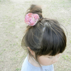 お花の髪飾り　ヘアゴム 1枚目の画像