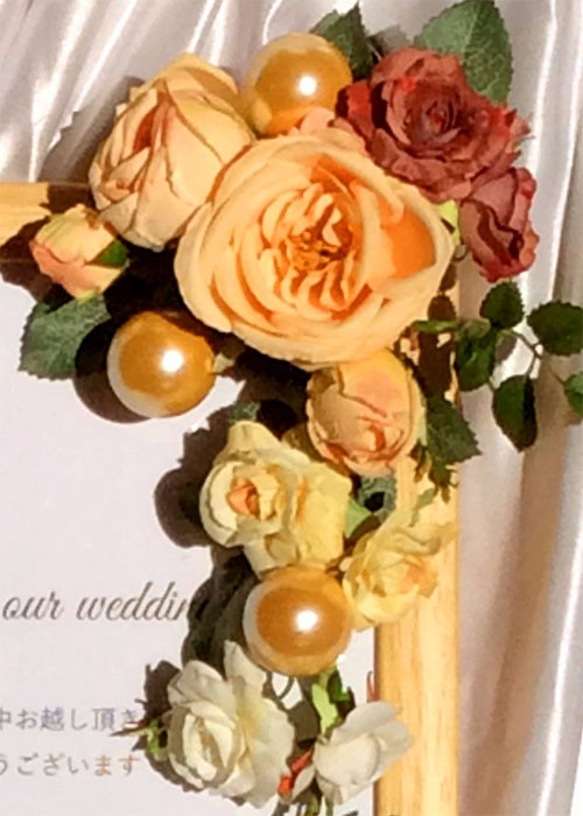 再販☆やんわりとして華やかなバラのウェルカムボードにつける花　パールを別のパールに変更します　披露宴・前撮り・撮影にも 6枚目の画像