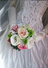 パステルカラーローズのブーケ　前撮り　リゾート婚　フォトウェディングにも