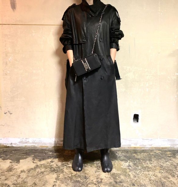 限定生産!! オイルレザースタッズウォレットショルダー（ブラック×金具 