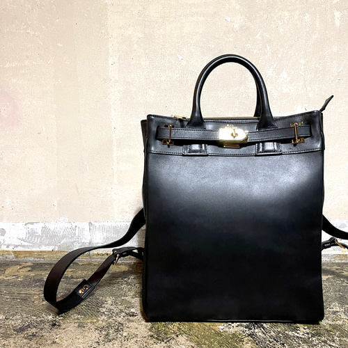 【美品】フルラ　ノエミ　リュック　オールレザー　ゴールド金具　ブラック　シボ革 ジェニュインレザー Genuine Leather 天然シボ レザーリュック