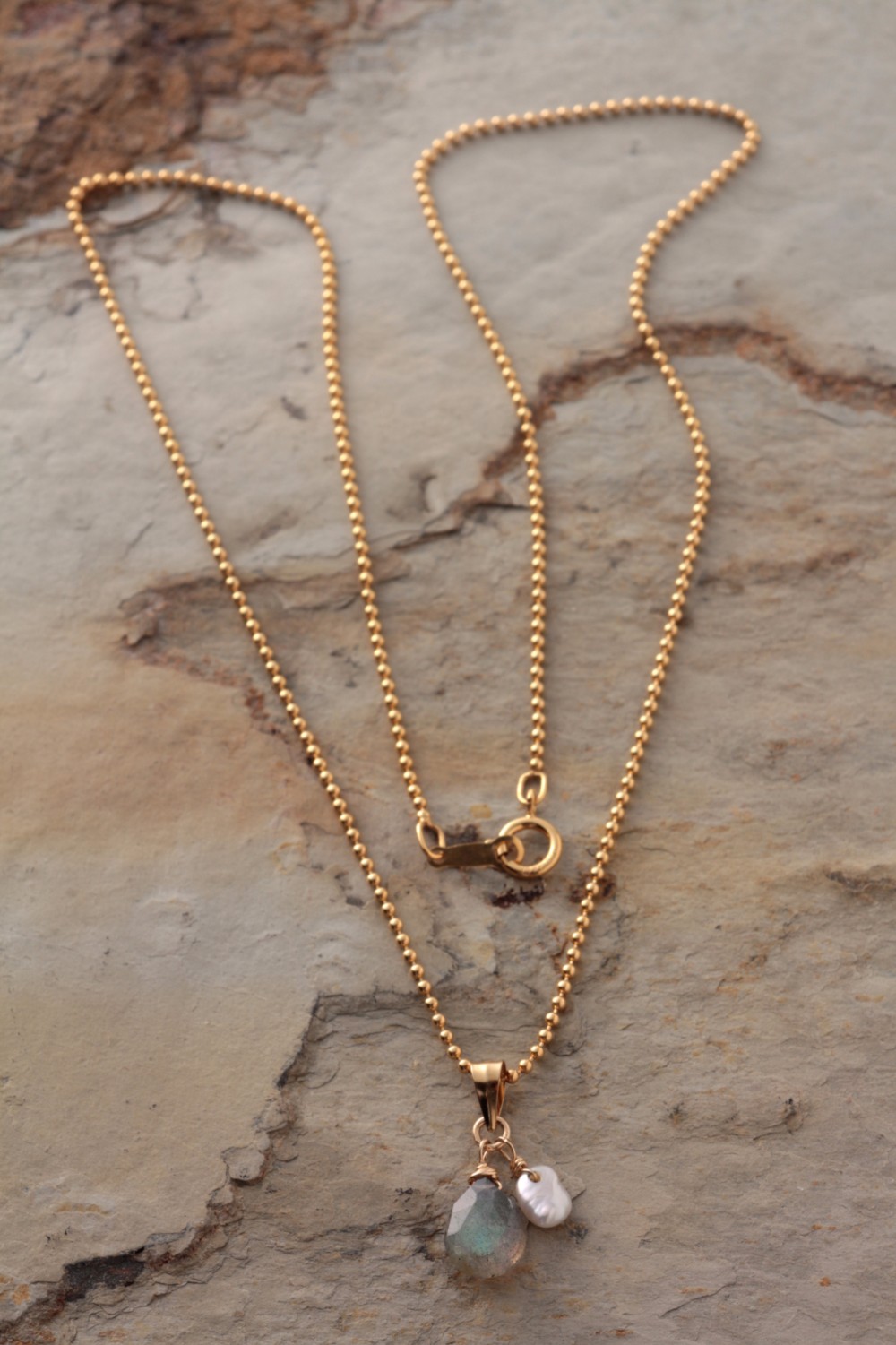 cn056 ラブラドライトと淡水パールのネックレ(14kgf)