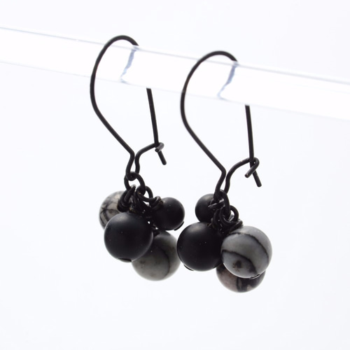 cp151 ゼブラジャスパーとフロフトオニキスのギドニー形ピアス