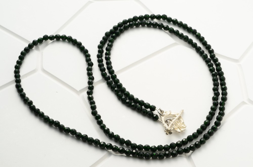 グリーンゴールドストーン(ラウンドカット)のロングネックレス