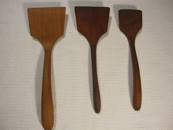 木のフライ返し（小）　( 国産材トチノキ ) 4枚目の画像