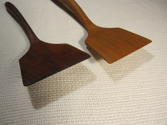 木のフライ返し（小）　( 国産材トチノキ ) 5枚目の画像