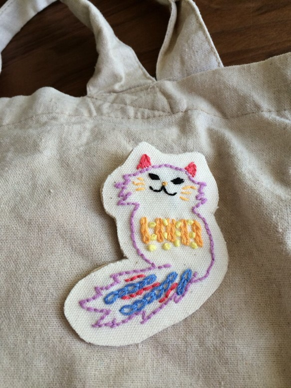 ネコ刺繍ブローチ 3枚目の画像