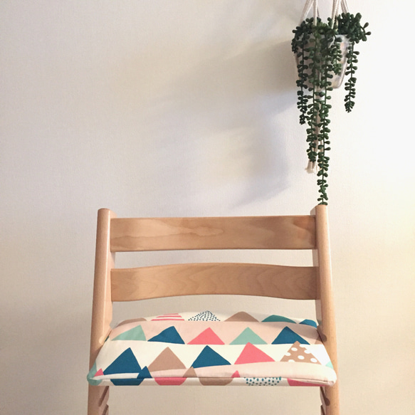 北欧 ストッケ トリップトラップ クッション ガーランド柄＊ブルー 1枚目の画像