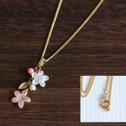 【さくら、咲く】ピンクシェルと白蝶貝の桜２輪のネックレス/n217 4枚目の画像