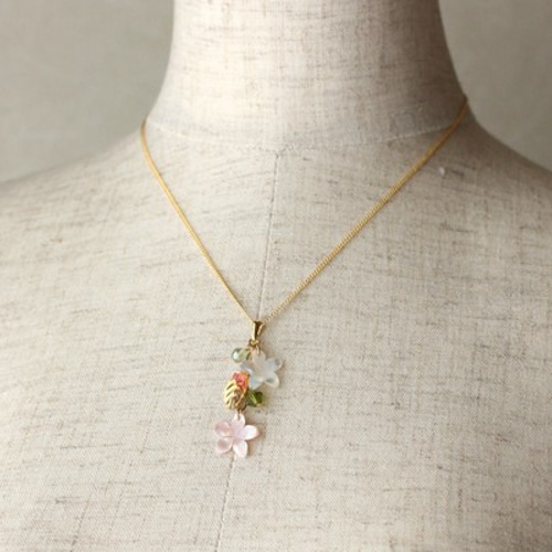 さくら、咲く】ピンクシェルと白蝶貝の桜2輪のネックレス/n223