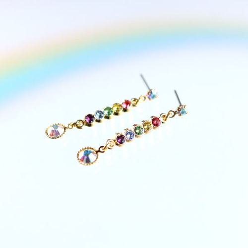 五色の虹ピアス（スワロフスキー・Vivid）/p632 ピアス（スタッド・一