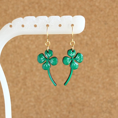 四葉のクローバーピアス/p1130 ピアス（フック・チェーン） Clover4u