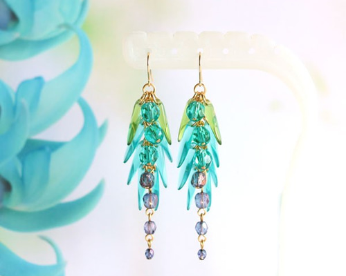 『5084』ハンドメイドピアス ヒスイカズラひとふさピアス/p1195 ピアス（フック・チェーン