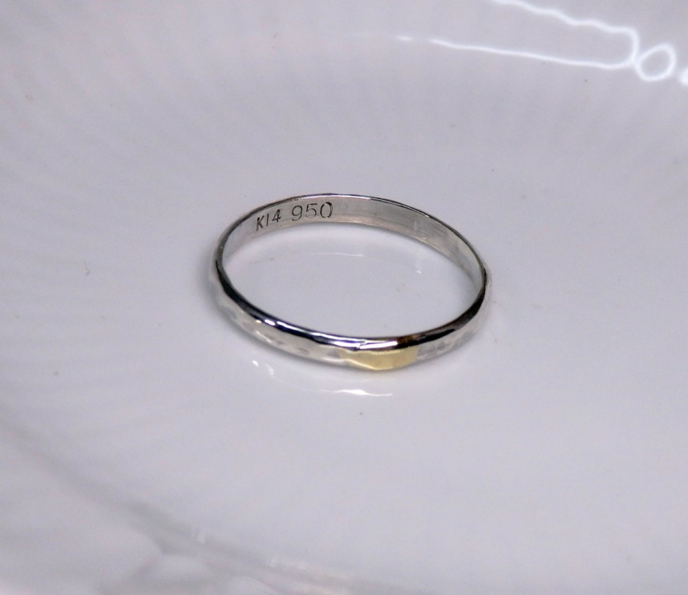 シルバーに金の輝き　彫金リング　11号