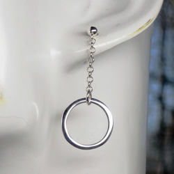 Silver Circle Dangling Stud Earrings 3枚目の画像