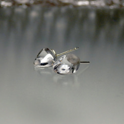 水晶クリスタルのひと粒ピアス 1枚目の画像