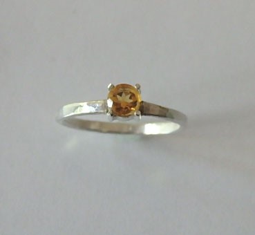 11月の誕生石　シトリンのプティリング