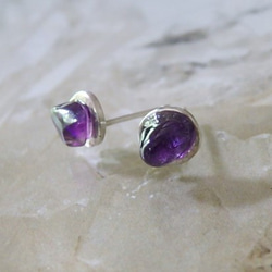 二月誕生石紫水晶雕刻一個穿孔耳環1 第2張的照片