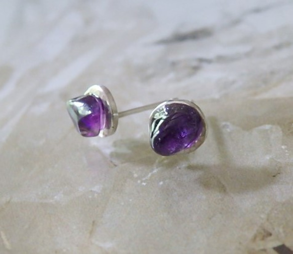 二月誕生石紫水晶雕刻一個穿孔耳環1 第2張的照片