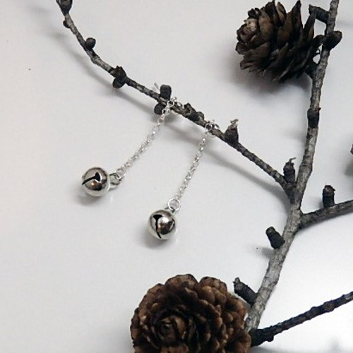 鈴のピアス（シルバーカラー） ピアス（スタッド・一粒） はな 通販