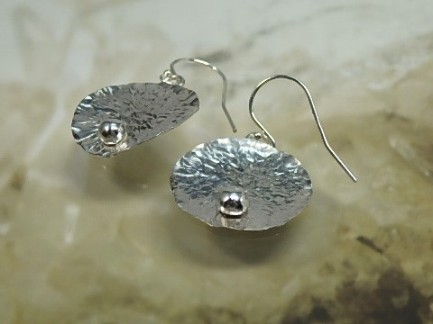 蓮の葉　彫金ピアス