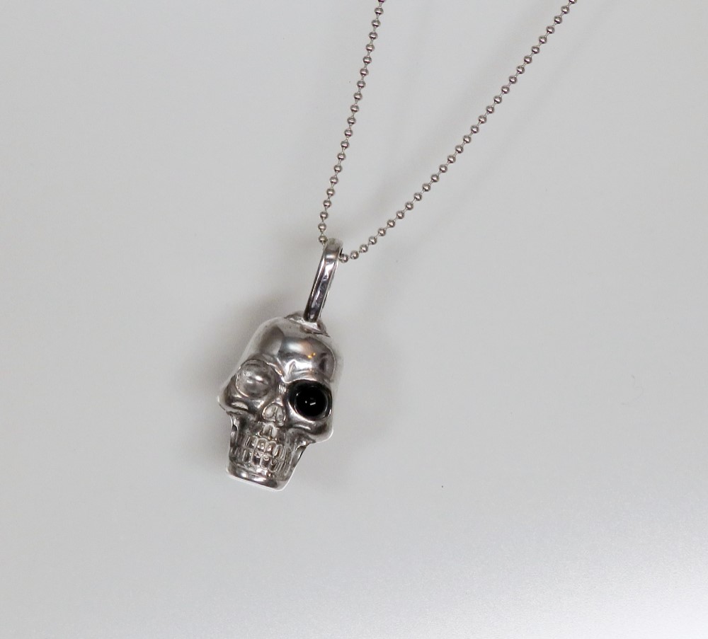 天然オニキスとどくろの彫金ペンダント