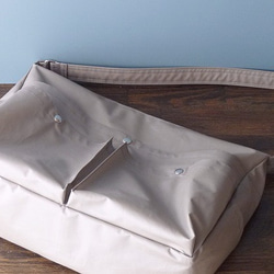 軽量 防水  新色 デイリーバッグ よくばりポケット コーティングベージュ 3枚目の画像