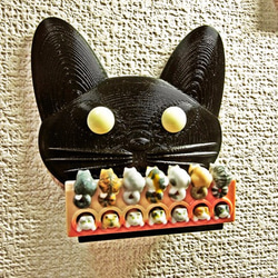 秘密結社ニョッカー首領室　壁掛け猫スマホスタンド＆無電源スピーカー 2枚目の画像
