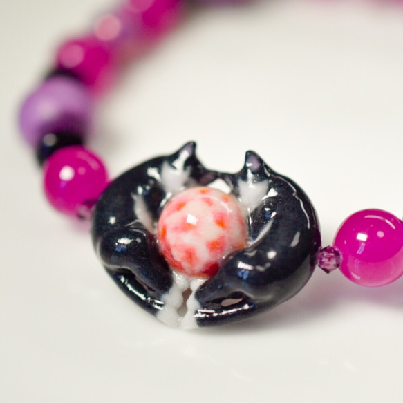 Heart Nan黑色和白色八幡貓Neco手鐲紫色 第1張的照片
