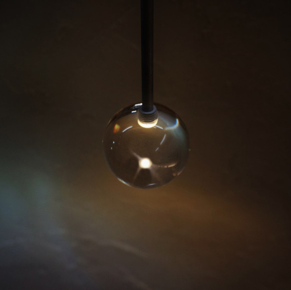 ◆光の粒が浮かぶ　アクリル球体ライト◆ gg（ジジ）TYPE-Ⅰ【φ50球×電球色】 2枚目の画像