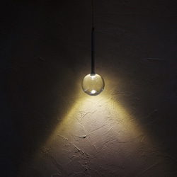 ◆光の粒が浮かぶ　アクリル球体ライト◆ gg（ジジ）TYPE-Ⅰ【φ60球　電球色】】 3枚目の画像