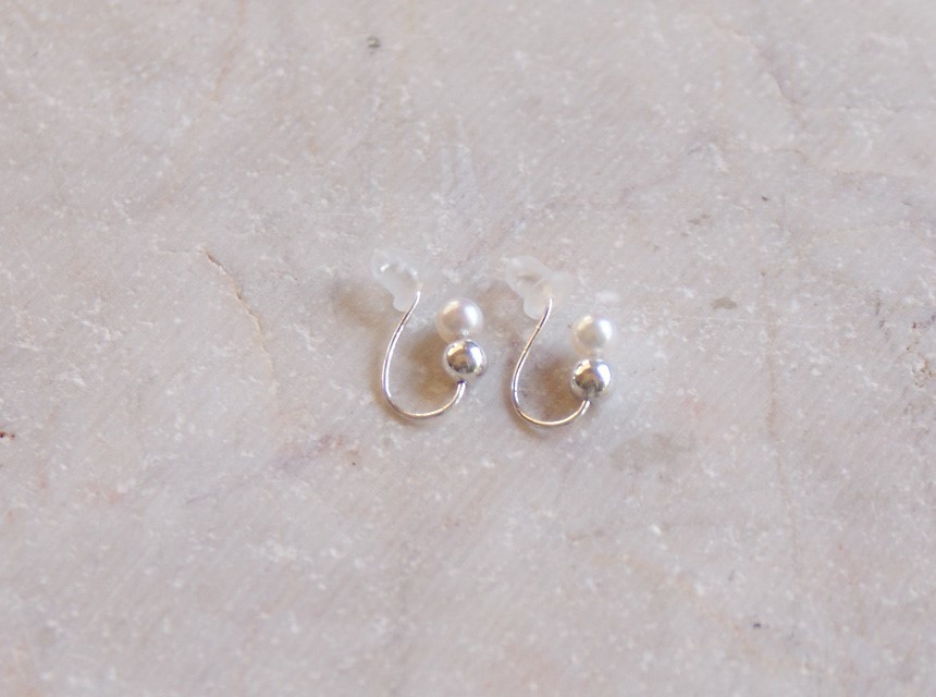 Silver925・4.0㎜玉Small(Silver＆pearl)のイヤリング（重ね合わせ）