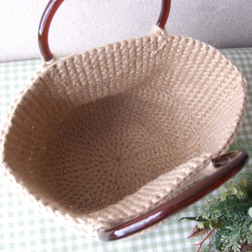 模様編みの麻ひもバッグを編んでみよう。かぎ針編みを楽しもう