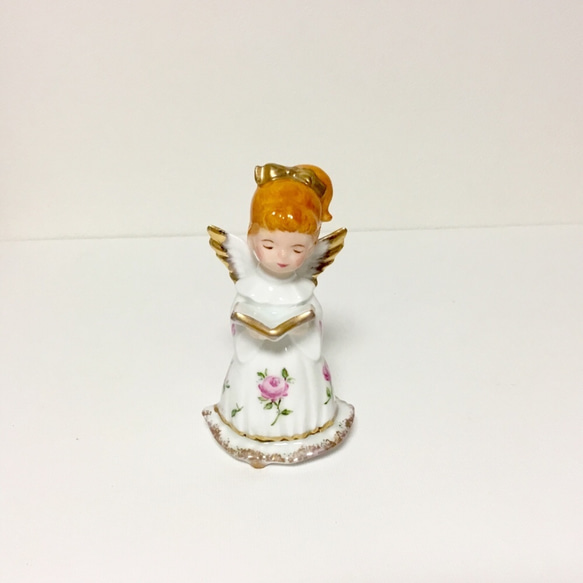 少女薩瑪玫瑰天使聖經裝飾品 第1張的照片