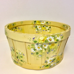 （橫島保留）黃色和白色雛菊和野花的圓籃 第2張的照片